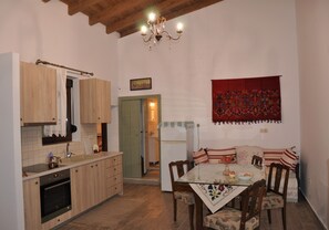 Dining - Holiday Home 'House For Rent In Apostolous' with Mountain View, Private Garden and Wi-Fi (Iraklio)