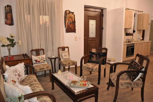 Maison de vacances 'House For Rent In Apostolous' avec vue montagne, jardin privé et Wi-Fi