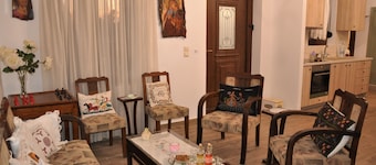 Maison de vacances 'House For Rent In Apostolous' avec vue montagne, jardin privé et Wi-Fi