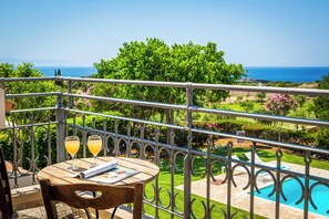 Villa (4 Bedrooms) | Exterior