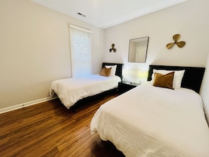 3 Schlafzimmer, Schreibtisch, Bügeleisen/Bügelbrett, kostenloses WLAN