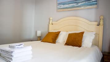 3 bedrooms, desk, iron/ironing board, free WiFi