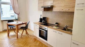 Studio | Eigene Küche | Großer Kühlschrank, Mikrowelle, Ofen, Herdplatte