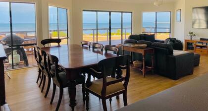 Edithburgh Sea Views-2 storey holiday home with pool table! Off peak special!