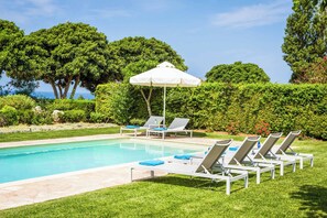 فيلا (4 Bedrooms) | المنشأة من الخارج