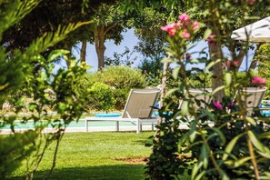 فيلا (4 Bedrooms) | المنشأة من ا�لخارج