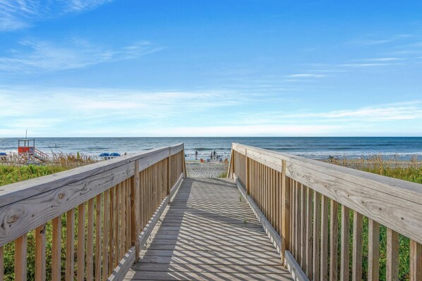 On the beach - Spacious 2 bedroom unit overlooking the ocean! | Blue Water Keyes -  1108 (North Myrtle Beach)