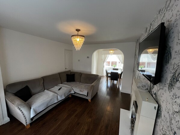 Maison, 3 chambres | Coin séjour