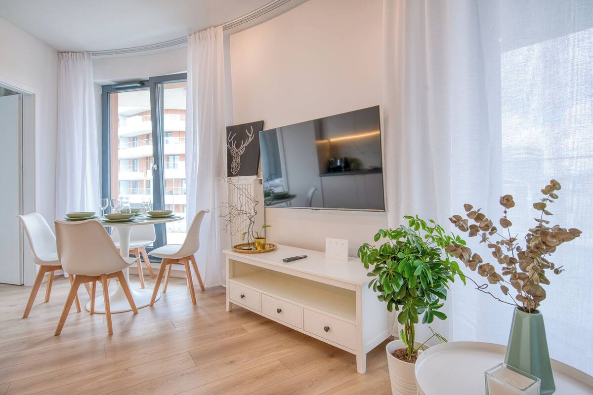 Comfort Apartment | Living room | Flat-screen TV