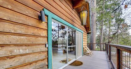 Peaceful Wooden Cabin, 2 Mi to Bass Lake!