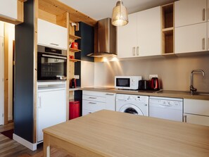 Réfrigérateur, micro-ondes, lave-vaisselle