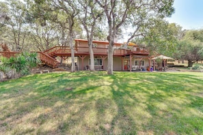 House (4 Bedrooms) | Interior - 8 Mi to Jacksonville: Oregon Getaway w/ Deck! (Jacksonville)