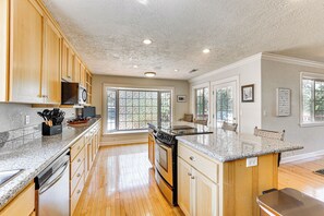 House (4 Bedrooms) | Interior - 8 Mi to Jacksonville: Oregon Getaway w/ Deck! (Jacksonville)