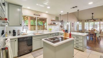 House (3 Bedrooms) | Interior