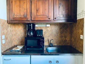 Fridge, microwave, coffee/tea maker, toaster