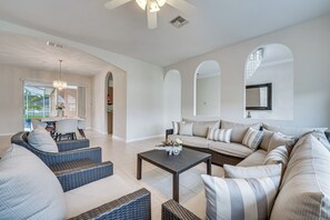 House (4 Bedrooms) | Interior - Private Pool & Lanai: Family Home in Haines City! (Haines City)