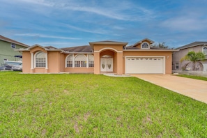 House (4 Bedrooms) | Front of property - Private Pool & Lanai: Family Home in Haines City! (Haines City)