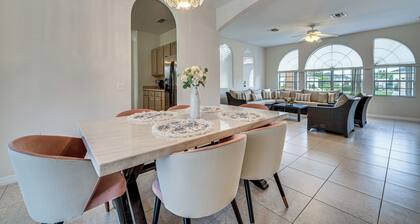 Private Pool & Lanai: Family Home in Haines City!