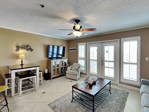 Smart TV - Crystal Beach Condo, Community Pool, Across from the Beach! (Destin)