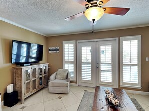 Smart TV - Crystal Beach Condo, Community Pool, Across from the Beach! (Destin)