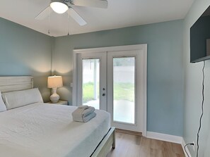 1 bedroom, iron/ironing board, WiFi, bed sheets - PC Beach Retreat A | Near Beach with Outdoor Shower (Panama City Beach)