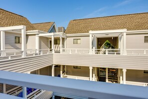 Apartment (2 Bedrooms) | Interior - Pool Access & Close to Beach: Myrtle Beach Condo (Myrtle Beach)