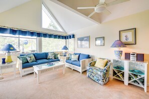 Apartment (2 Bedrooms) | Interior - Pool Access & Close to Beach: Myrtle Beach Condo (Myrtle Beach)