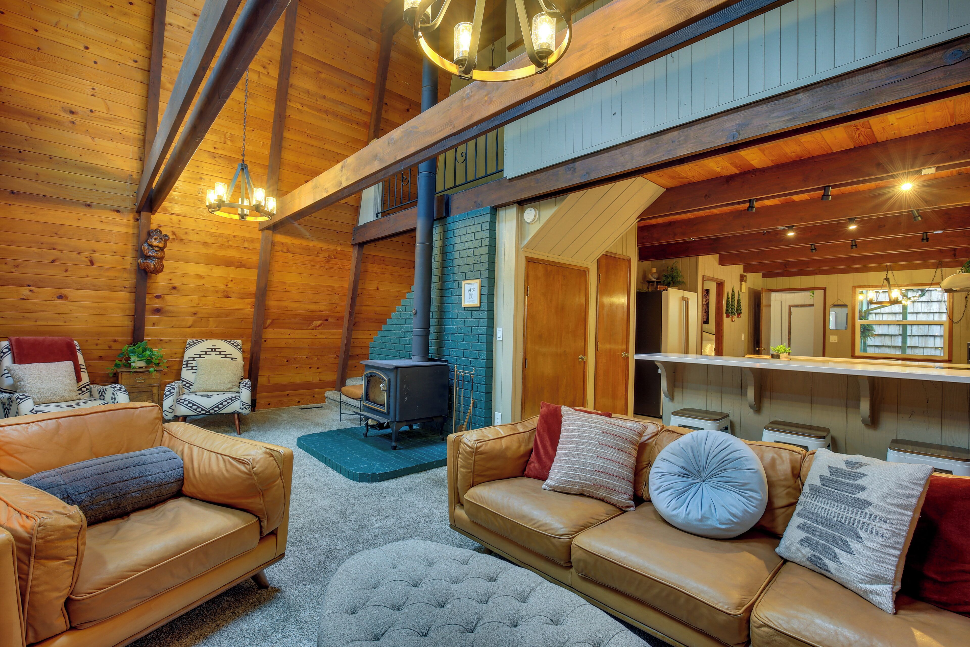 House (3 Bedrooms) | Living area | TV, fireplace, books