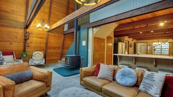 House (3 Bedrooms) | Living area | TV, fireplace, books