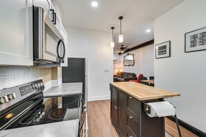 Interior - Apartment w/ Deck in Albany, Walk to Downtown! (Albany)