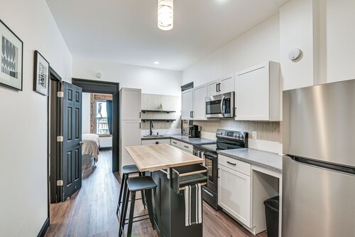 Apartment w/ Deck in Albany, Walk to Downtown!