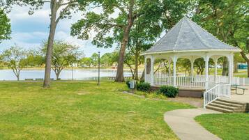 Apartment (2 Bedrooms) | Property grounds