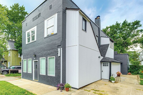 Walkable Barberton Apartment: 9 Mi To Akron! - Canal Park - Akron