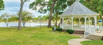 Walkable Barberton Apartment: 9 Mi to Akron!