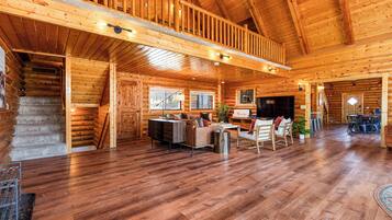 House (5 Bedrooms) | Interior