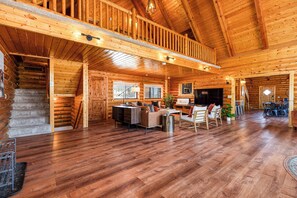 Interior - Mtn Views & Fall Colors: Panguitch 1-acre Estate! (Panguitch)