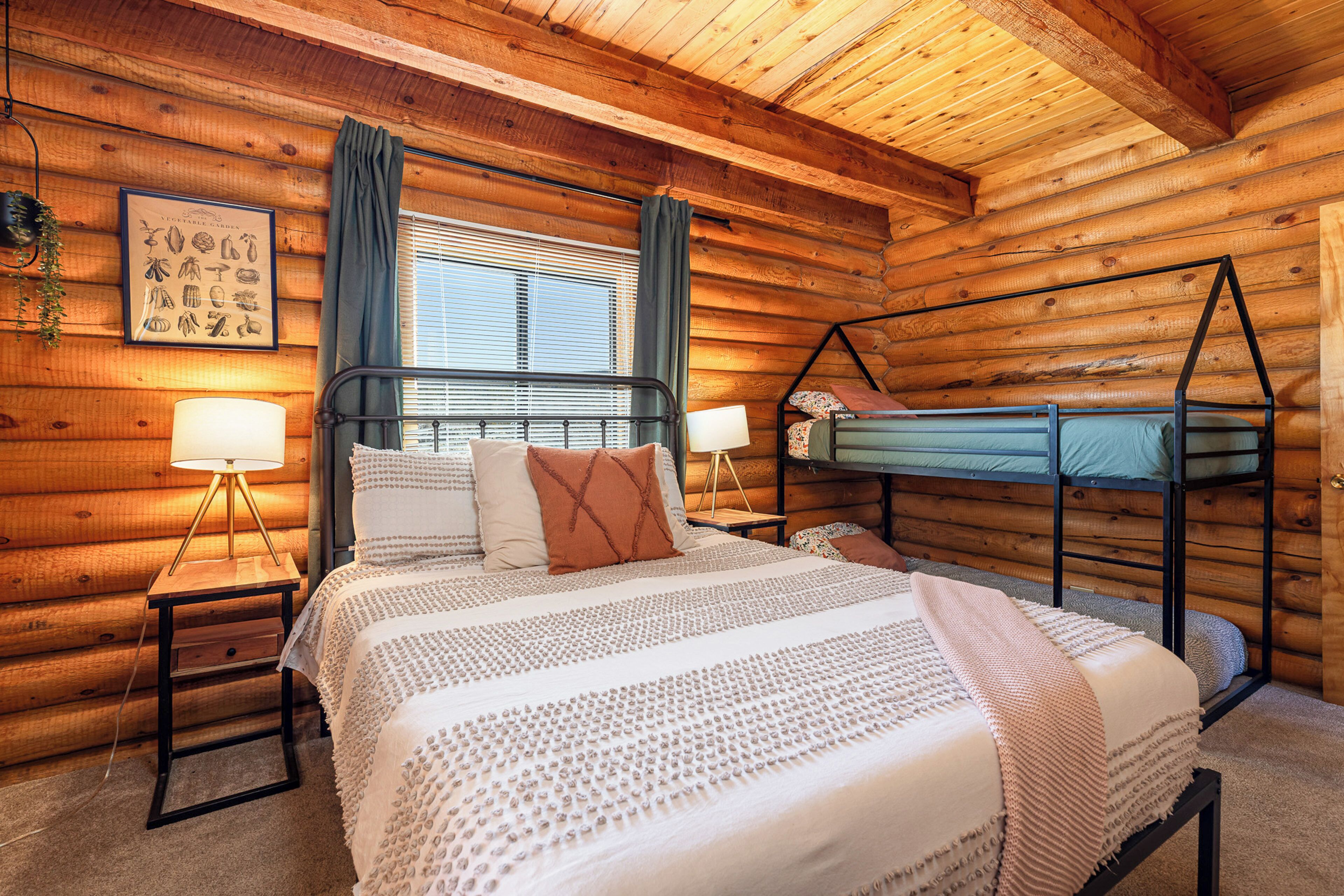 House (5 Bedrooms) | Interior