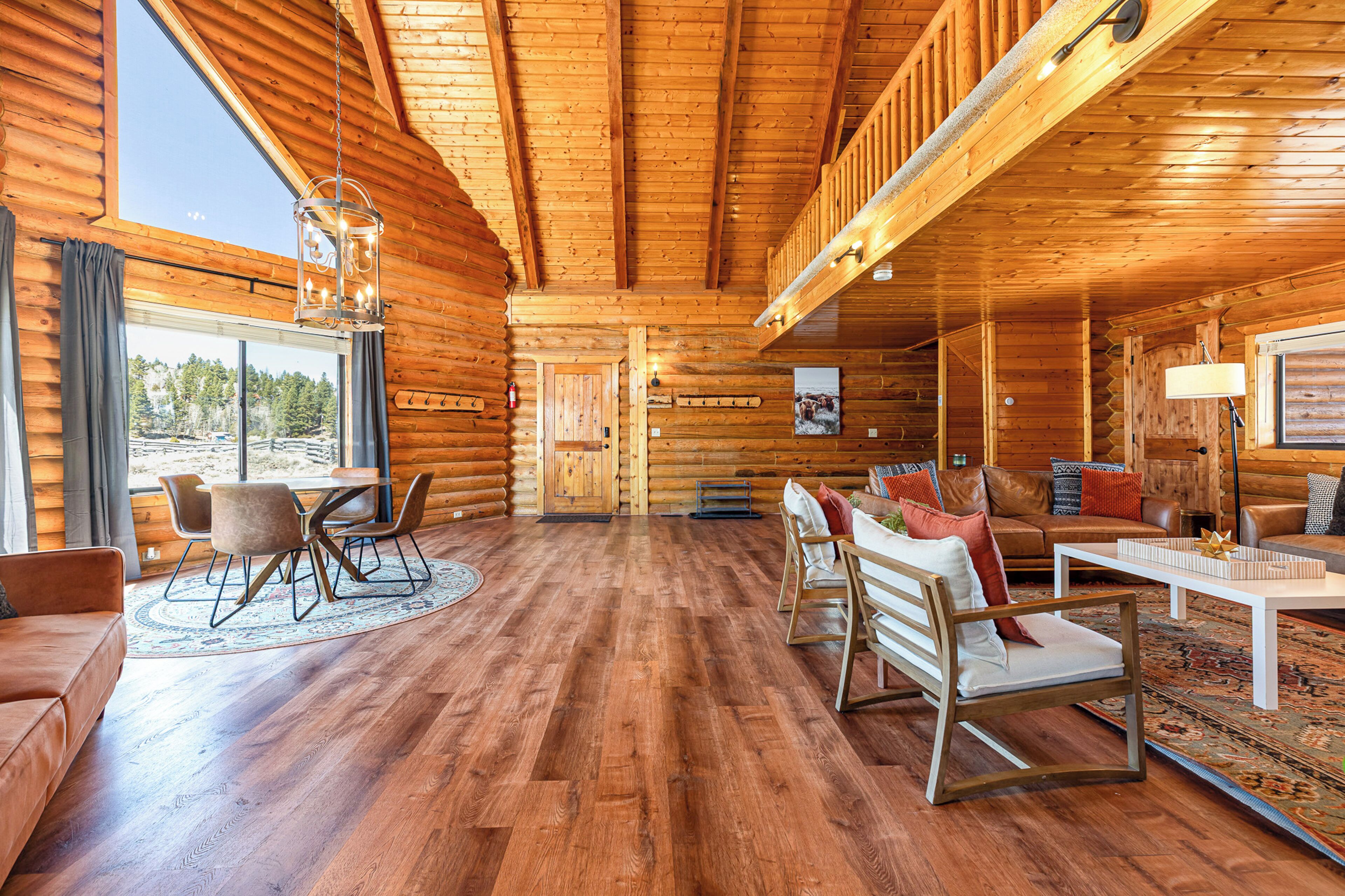 House (5 Bedrooms) | Interior