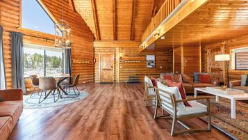 House (5 Bedrooms) | Interior