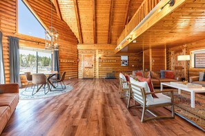 Interior - Mtn Views & Fall Colors: Panguitch 1-acre Estate! (Panguitch)