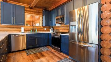 House (5 Bedrooms) | Interior