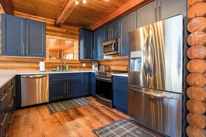 House (5 Bedrooms) | Interior