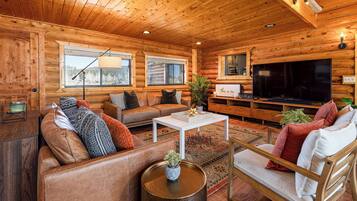 House (5 Bedrooms) | Interior