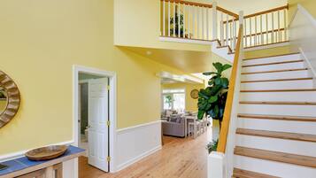 ู
ูุฒู (4 Bedrooms) | ุงูู
ูุดุฃุฉ ู
ู ุงูุฏุงุฎู