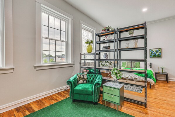 Iron/ironing board, bed sheets - Modern Downtown Studio - Walk to Augusta Common! (Augusta)