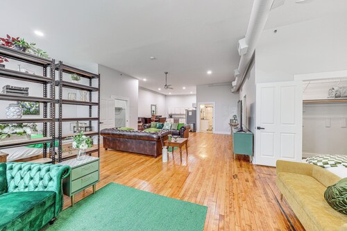 Modern Downtown Studio - Walk to Augusta Common!