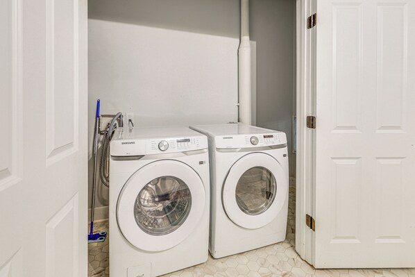 Interior - Modern Downtown Studio - Walk to Augusta Common! (Augusta)