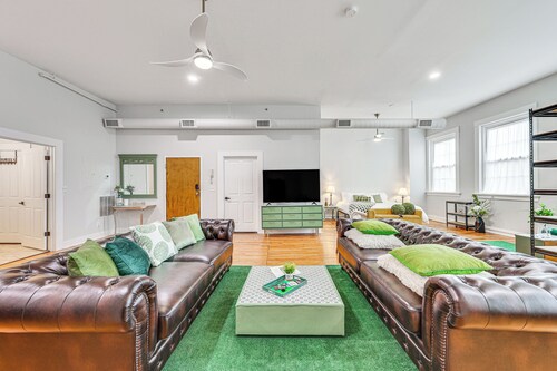 Modern Downtown Studio - Walk to Augusta Common!