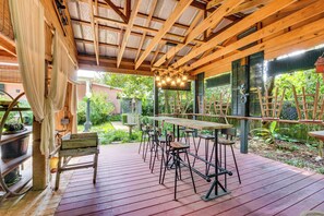 Outdoor dining