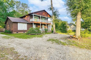 House (4 Bedrooms) | Interior - Half Mile to Beach: Murrells Inlet Home w/ Deck! (Murrells Inlet)